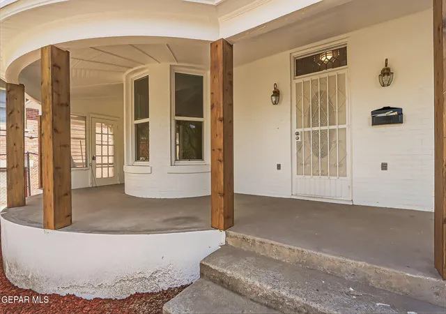 Photo 3 of Single family home for sale at 1207 N Kansas St, El Paso, TX 79902 | MLS# 947472 | Listing updated on 2026-09-11