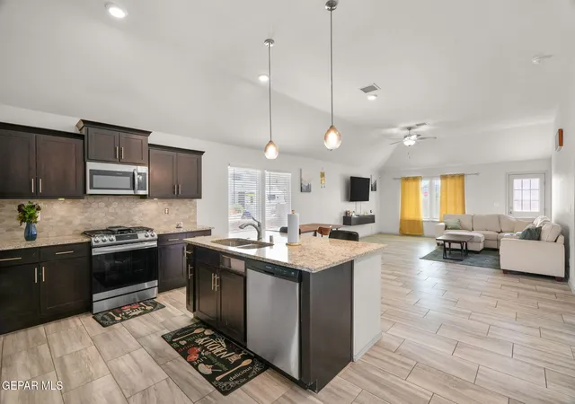 3rd image of 1017 Summer House St, Horizon City, TX 79928 | MLS# 947520