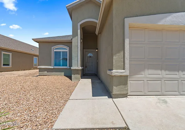 Photo 3 of Single family home for sale at 11352 Santa Barbara Dr, El Paso, TX 79927 | MLS# 947546 | Listing updated on 2026-08-02