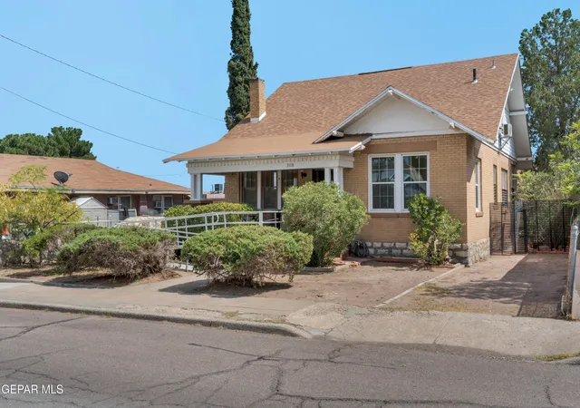 Photo 3 of Single family home for sale at 3118 E Yandell Dr, El Paso, TX 79903 | MLS# 947774 | Listing updated on 2026-09-04