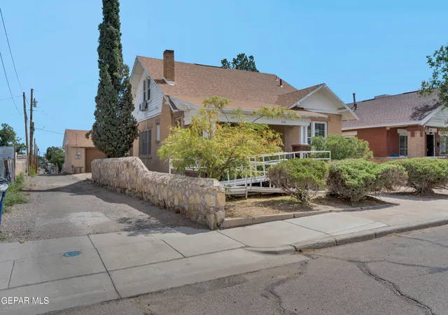 Photo 3 of Single family home for sale at 3118 E Yandell Dr, El Paso, TX 79903 | MLS# 947774 | Listing updated on 2026-09-04
