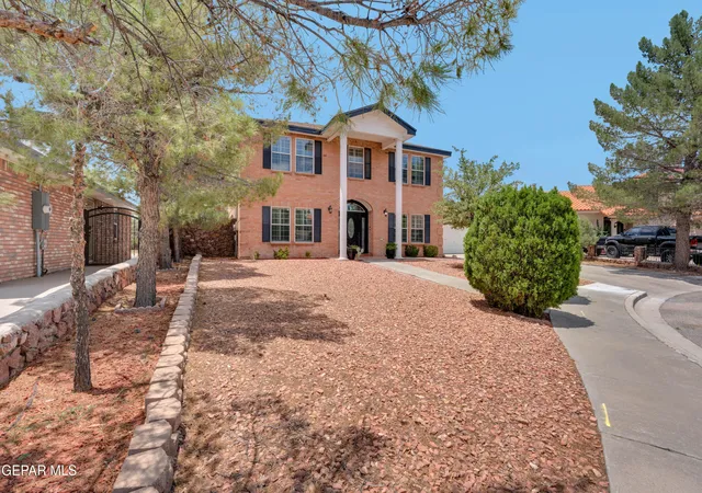 Photo 3 of Sale Pending at 2121 Greenlee Dr, El Paso, TX 79936 | MLS# 947694 | Listing updated on 2026-09-16