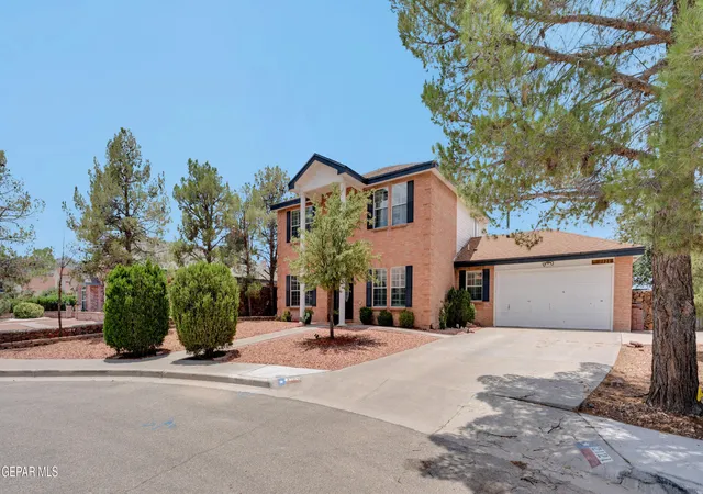 Photo 3 of Sale Pending at 2121 Greenlee Dr, El Paso, TX 79936 | MLS# 947694 | Listing updated on 2026-09-16