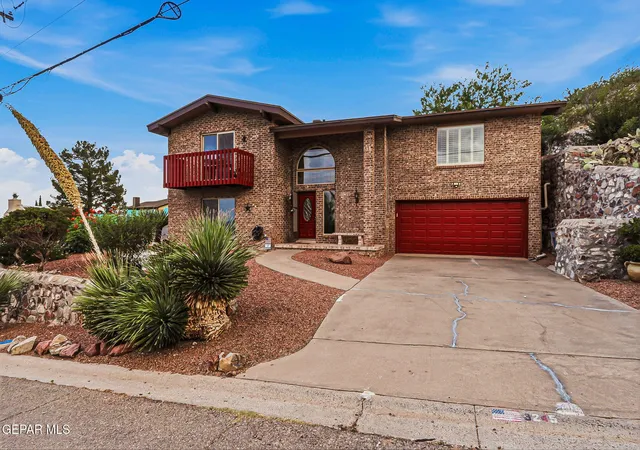 Photo 2 of Sale Pending at 3245 Stone Edge Dr, El Paso, TX 79904 | MLS# 948430 | Listing updated on 2026-09-03
