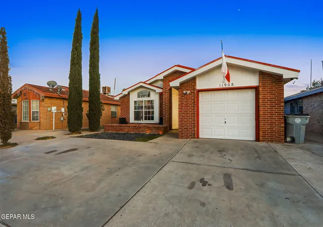 Photo 3 of Single family home for sale at 11908 Kings Crst Dr, El Paso, TX 79936 | MLS# 947881 | Listing updated on 2026-09-12