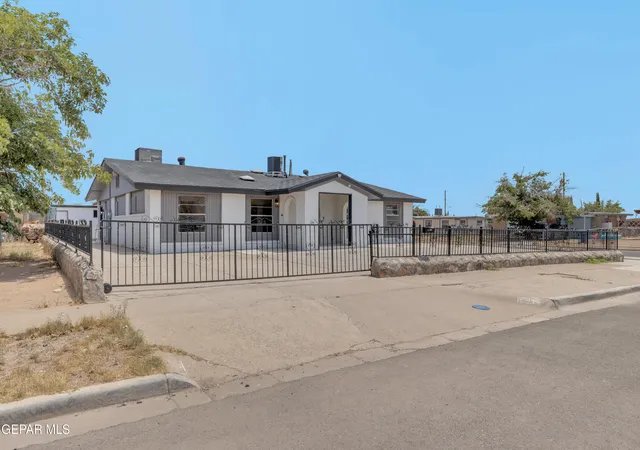 Listing Photo 4 - Condo for sale in building located at 10440 Hodges Cir, El Paso, TX 79924