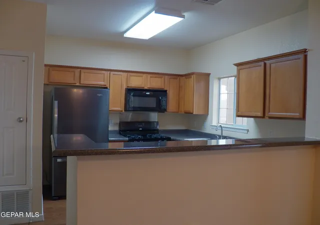 4th image of 3150 N Yarbrough Dr #E5, El Paso, TX 79925 | MLS# 947889