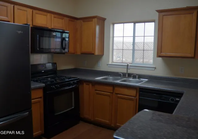 5th image of 3150 N Yarbrough Dr #E5, El Paso, TX 79925 | MLS# 947889