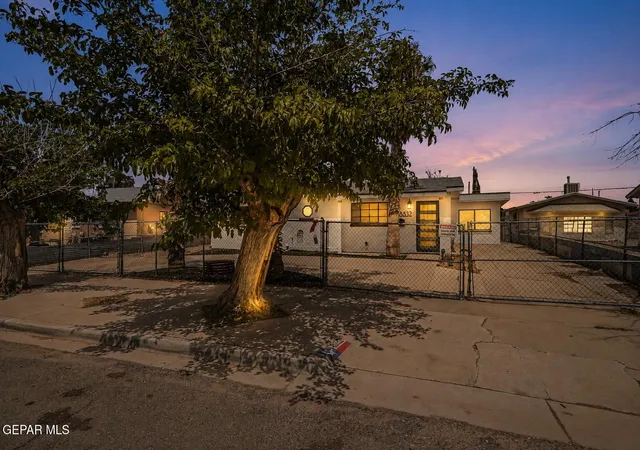 4th image of 8832 Mount Hagan Dr, El Paso, TX 79904 | MLS# 947886
