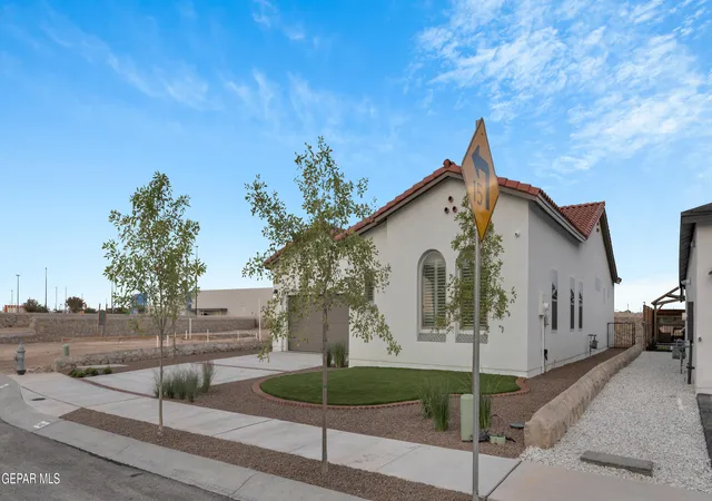 Photo 2 of Single family home for sale at 1722 Cinch Pl, El Paso, TX 79911 | MLS# 947954 | Listing updated on 2026-09-09