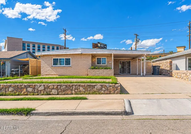 Single family home for sale at 1037 N Clark Dr, El Paso, TX 79905 | MLS# 948053