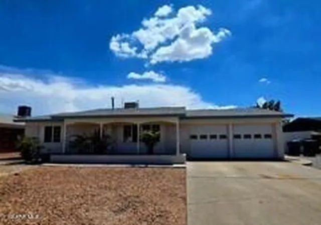Photo 2 of Sale Pending at 10344 Kaywood Dr, El Paso, TX 79925 | MLS# 948276 | Listing updated on 2026-09-09