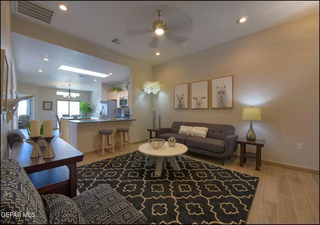5th image of 14981 Eddie Mullens Ct, El Paso, TX 79938