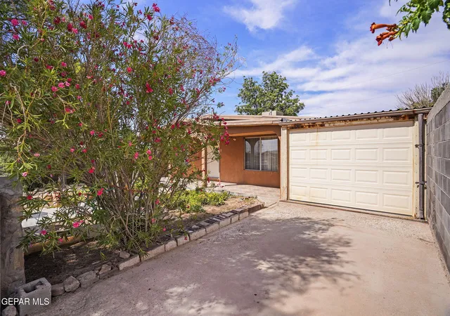 Listing Photo 4 - Condo for sale in building located at 12917 Brandeis Dr, El Paso, TX 79928