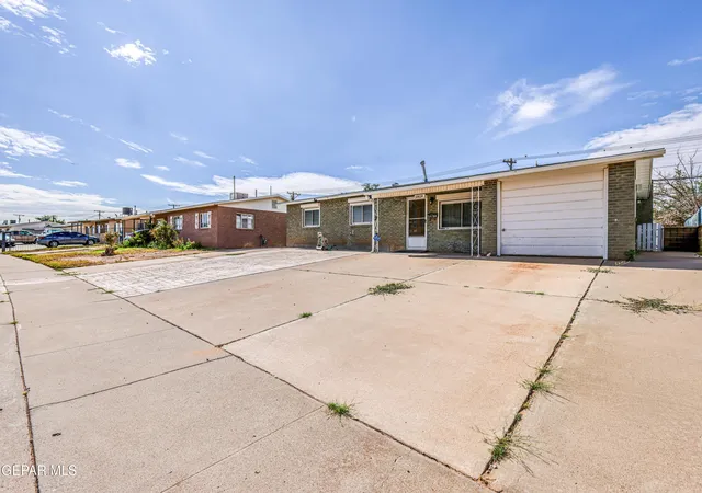 Photo 3 of Single family home for sale at 5404 Raymond Telles Dr, El Paso, TX 79924 | MLS# 948098 | Listing updated on 2026-07-22