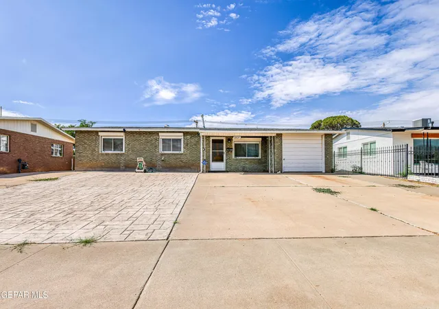 Photo 3 of Single family home for sale at 5404 Raymond Telles Dr, El Paso, TX 79924 | MLS# 948098 | Listing updated on 2026-07-22