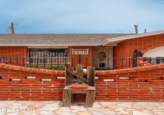 Photo 3 of Single family home for sale at 8908 Echo St, El Paso, TX 79904 | MLS# 948119 | Listing updated on 2026-08-31