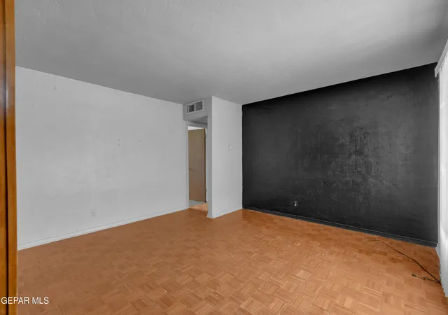 Photo 4 of Single family home for sale at 261 S Maryland St, El Paso, TX 79905 | MLS# 948153 | Listing updated on 2026-08-26
