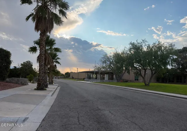 Photo 2 of Sale Pending at 7916 Santa Monica Ct, El Paso, TX 79915 | MLS# 948156 | Listing updated on 2026-08-22