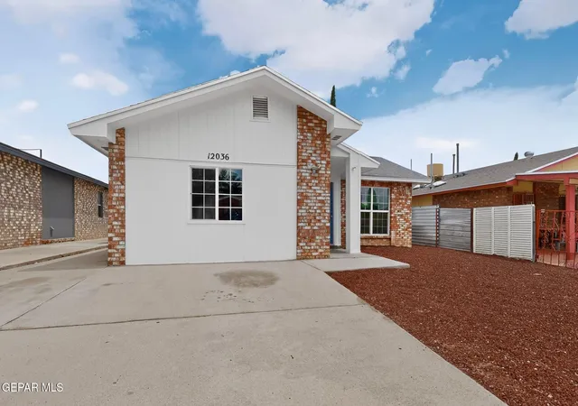 Photo 4 of Sale Pending at 12036 Kings Crst Dr, El Paso, TX 79936 | MLS# 948169 | Listing updated on 2026-09-13
