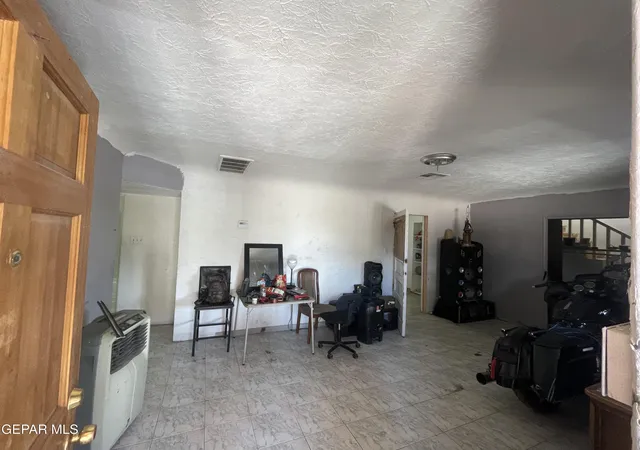 Photo 3 of Single family home for sale at 544 Barcelona Dr, El Paso, TX 79905 | MLS# 948253 | Listing updated on 2026-07-25