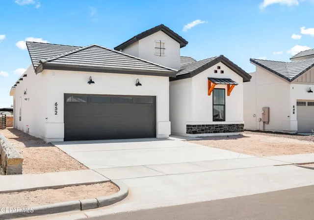 Photo 3 of Sale Pending at 652 Paseo De La Reina St, El Paso, TX 79928 | MLS# 948264 | Listing updated on 2026-09-14