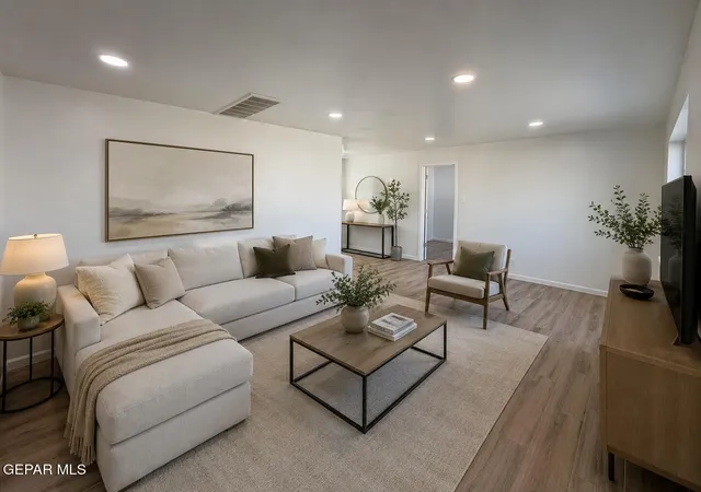 2nd image of 1221 Meadowview Dr, El Paso, TX 79925 | MLS# 948300