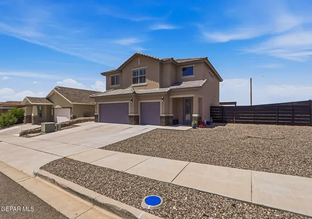 Photo 2 of Single family home for sale at 7425 Glacier Dr, El Paso, TX 79911 | MLS# 948307 | Listing updated on 2026-09-16