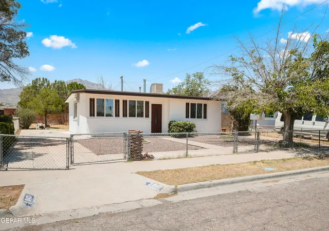 Photo 1 of Single family home for sale at 8401 Mount Baldy Dr, El Paso, TX 79904 | MLS# 948320 | Listing updated on 2026-07-27
