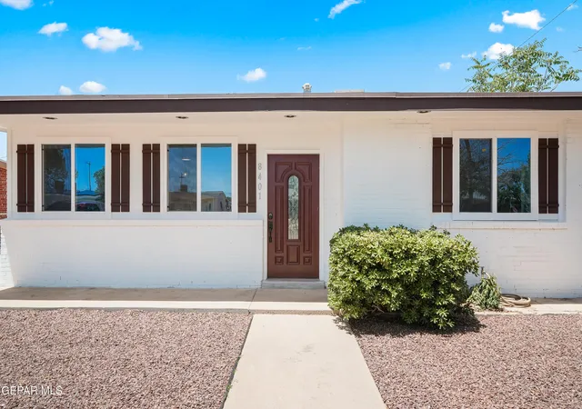 Photo 2 of Single family home for sale at 8401 Mount Baldy Dr, El Paso, TX 79904 | MLS# 948320 | Listing updated on 2026-07-27