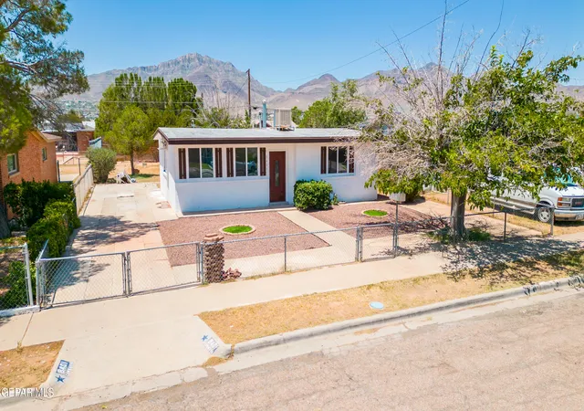 Photo 3 of Single family home for sale at 8401 Mount Baldy Dr, El Paso, TX 79904 | MLS# 948320 | Listing updated on 2026-07-27