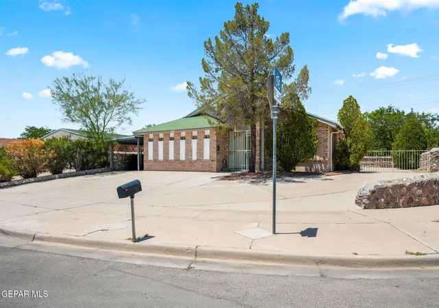 Photo 3 of Single family home for sale at 409 Belvidere St, El Paso, TX 79912 | MLS# 948352 | Listing updated on 2026-08-24