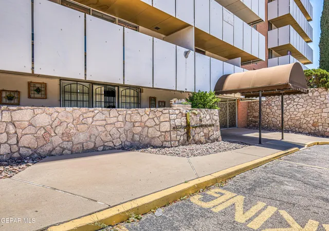 2nd image of 1800 N Stanton St #1102, El Paso, TX 79902 | MLS# 948780