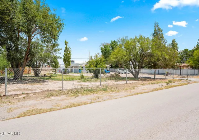 Photo 3 of Multi family home for sale at 421 Valle Palos Verdes Dr, El Paso, TX 79927 | MLS# 948394 | Listing updated on 2026-09-15