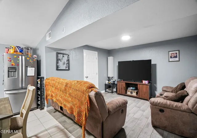 Listing Photo 5 - Condo for sale in building located at 421 Valle Palos Verdes Dr, El Paso, TX 79927