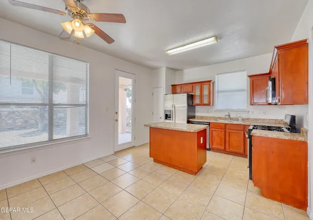 Photo 3 of Sale Pending at 220 Morning Dawn Ave, El Paso, TX 79932 | MLS# 948583 | Listing updated on 2026-09-14