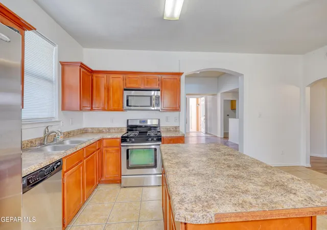 Photo 4 of Sale Pending at 220 Morning Dawn Ave, El Paso, TX 79932 | MLS# 948583 | Listing updated on 2026-09-14