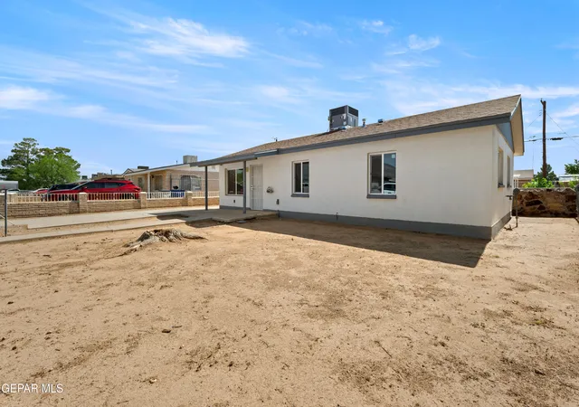 Photo 3 of Single family home for sale at 8404 Mount Whitney Dr, El Paso, TX 79904 | MLS# 948549 | Listing updated on 2026-08-17