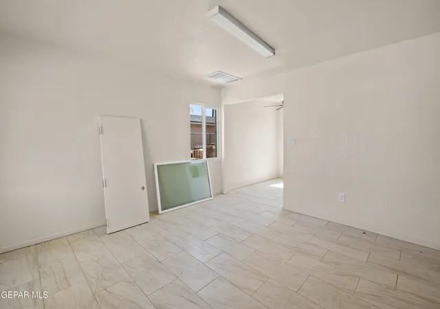 Photo 4 of Single family home for sale at 8404 Mount Whitney Dr, El Paso, TX 79904 | MLS# 948549 | Listing updated on 2026-10-06