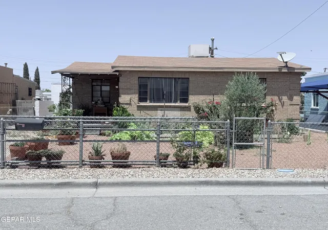 Single family home for sale at 113 Oriole Way, El Paso, TX 79915 | MLS# 949056