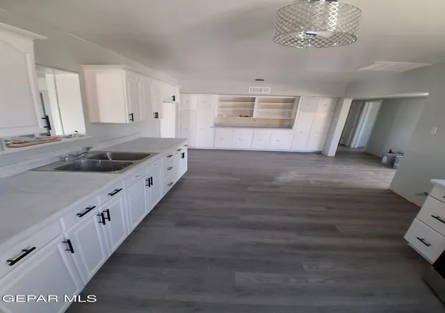 3rd image of 424 Pecos St, El Paso, TX 79905 | MLS# 948675