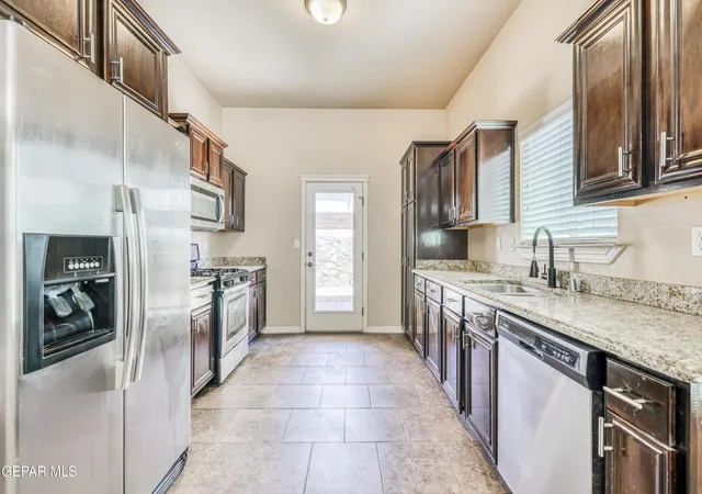 Photo 3 of Sale Pending at 3634 Morgan Bay Pl, El Paso, TX 79936 | MLS# 948693 | Listing updated on 2026-08-30