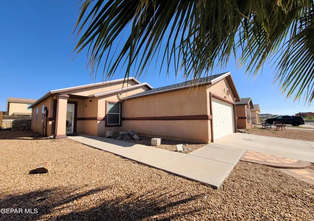 Photo 3 of Single family home for sale at 11661 Ochre Blf Ln, El Paso, TX 79934 | MLS# 948950 | Listing updated on 2026-08-12