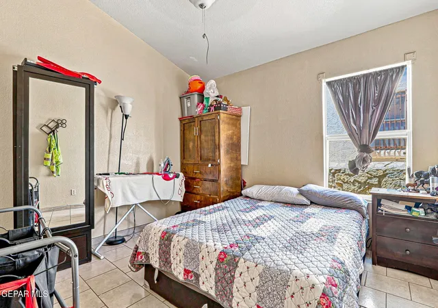 Listing Photo 4 - Condo for sale in building located at 2627 Gold Ave, El Paso, TX 79930 - Unit #2