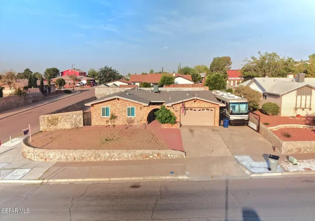 Photo 3 of Single family home for sale at 10732 Vista Lomas Dr, El Paso, TX 79935 | MLS# 948893 | Listing updated on 2026-09-11