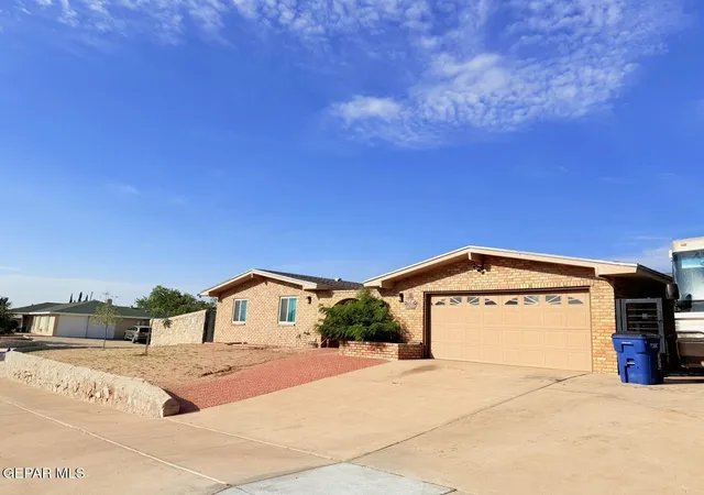 Photo 3 of Single family home for sale at 10732 Vista Lomas Dr, El Paso, TX 79935 | MLS# 948893 | Listing updated on 2026-09-11