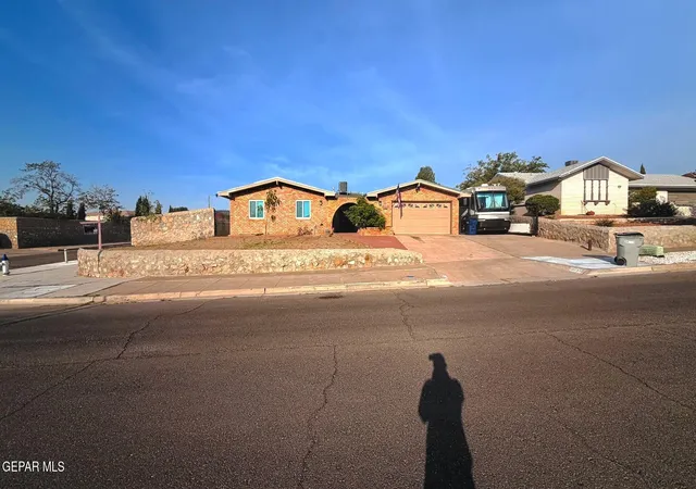 Photo 4 of Single family home for sale at 10732 Vista Lomas Dr, El Paso, TX 79935 | MLS# 948893 | Listing updated on 2026-09-11