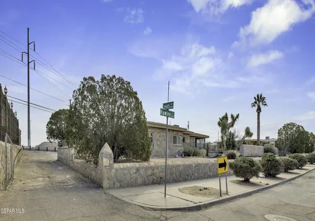 Photo 3 of Single family home for sale at 2500 Hawley Cir, El Paso, TX 79903 | MLS# 948750 | Listing updated on 2026-09-17