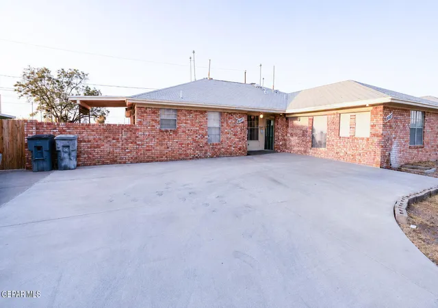 Photo 3 of Sale Pending at 8405 Mettler Dr, El Paso, TX 79925 | MLS# 948902 | Listing updated on 2026-08-25