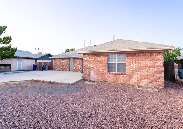 Listing Photo 4 - Condo for sale in building located at 8405 Mettler Dr, El Paso, TX 79925